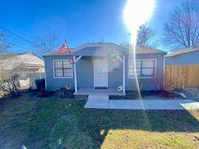 Photo - Charming 2 Bedroom Home with Huge Yard – Furnished Option Available – Near UTSW, Parkland & Ben E...