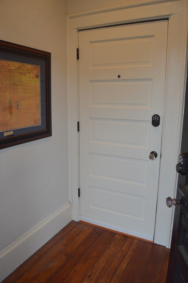 Photo - 203 W Waldburg St Unidad Penthouse