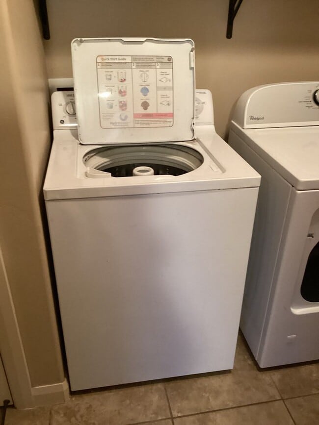 Photo - 340 1425 N St