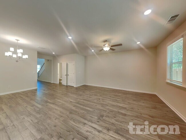 Photo - 196 Chapelcrest Ln