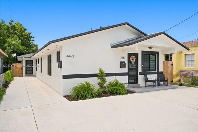 Building Photo - 3461 SW 24th St Unit 3463