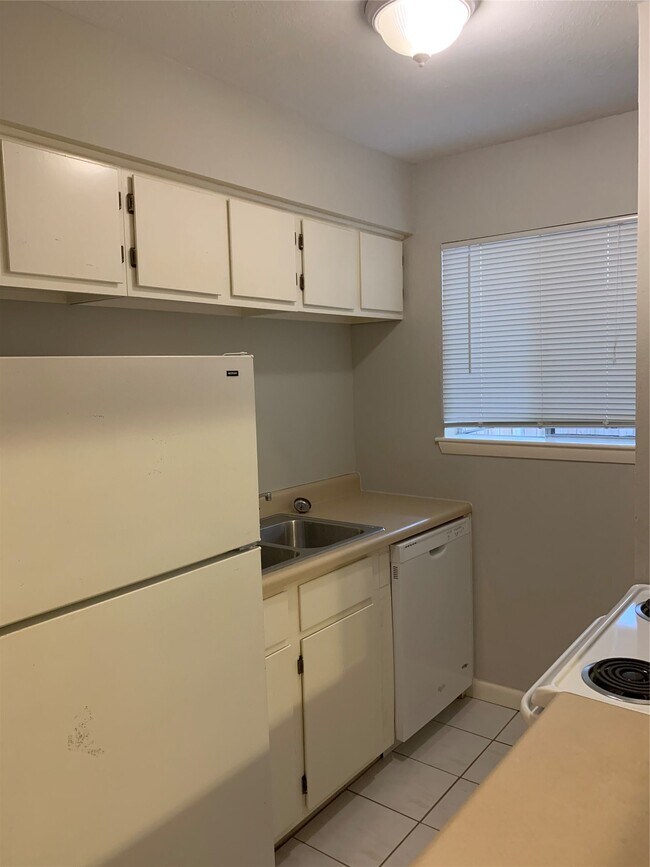 Photo - 2201 Driscoll St Unit 4