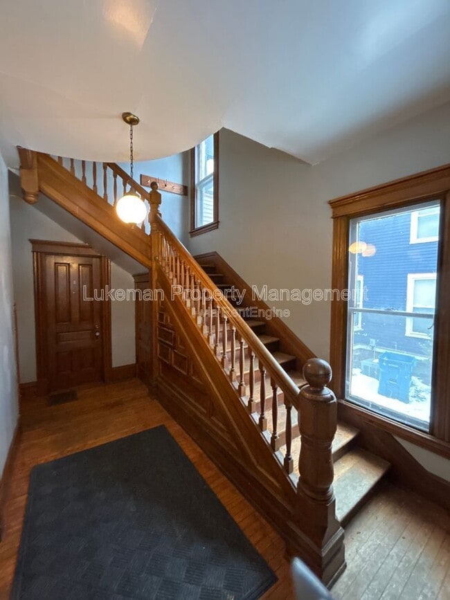 Building Photo - 515 Village St Unit 2