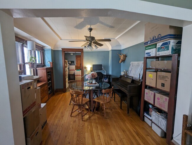 Photo - 2000 S 77th St