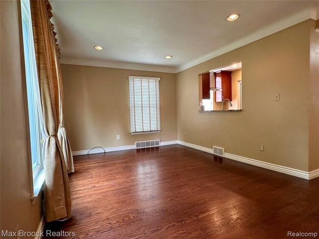 Photo - 9 Chippewa Ave