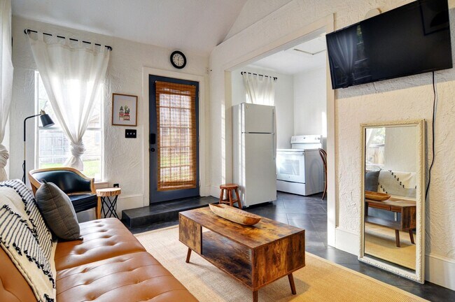 Photo - 1707 Thomas Pl