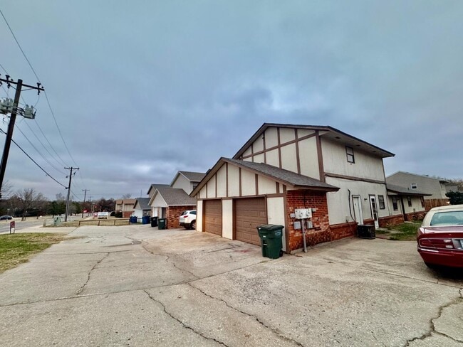 Building Photo - 1012 N Chowning Ave Rental