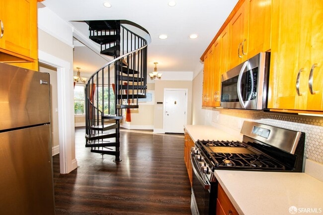 Photo - 205 Bonview St