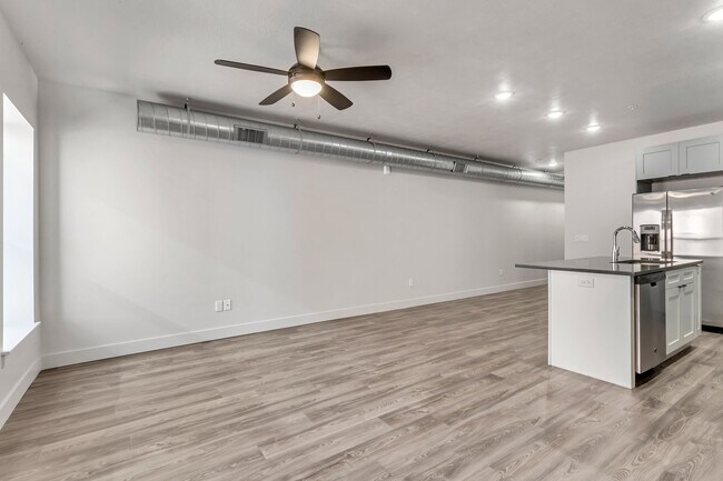 Photo - 606 W North Temple St Unidad Apt 204