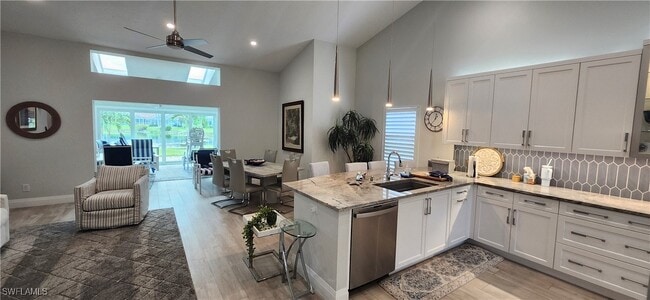 Building Photo - 421 Kings Way