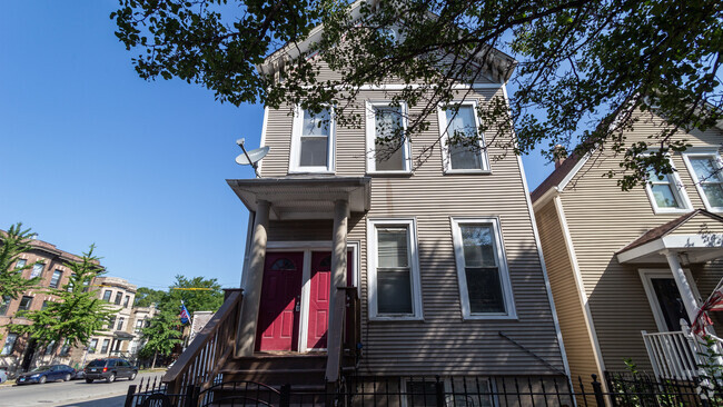 Building Photo - 1148 W Addison St Unit 2 Rental