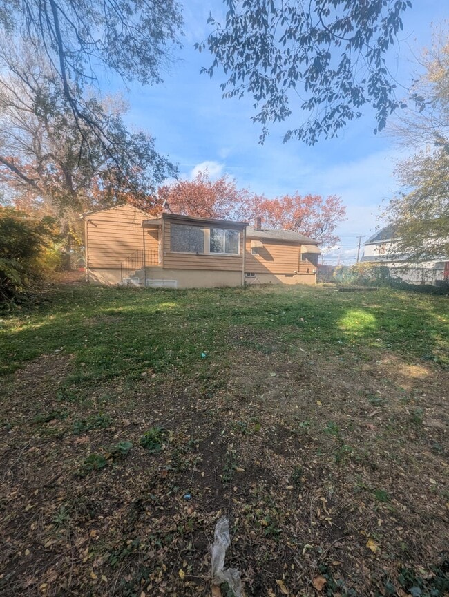 Building Photo - 247 Fairmont Ave