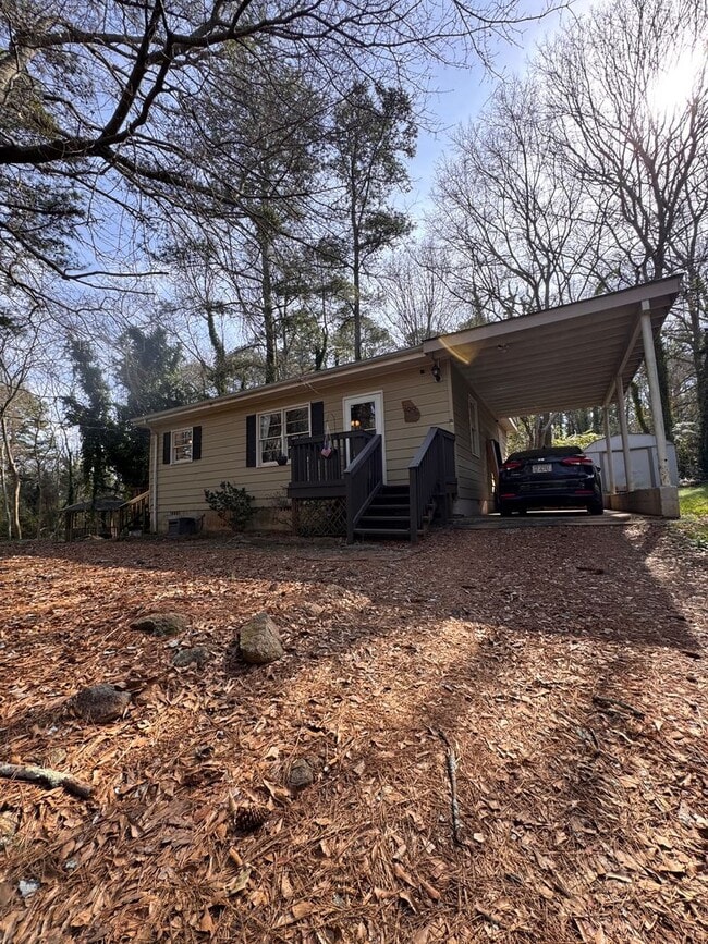 Building Photo - Cozy Two-Bedroom Furnished Bungalow