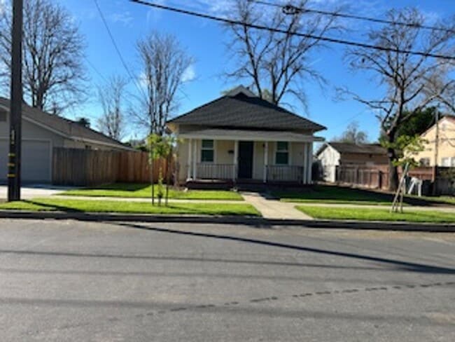 Building Photo - First Offering