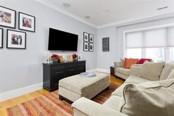 Building Photo - 360 W 2nd St Unit # 5