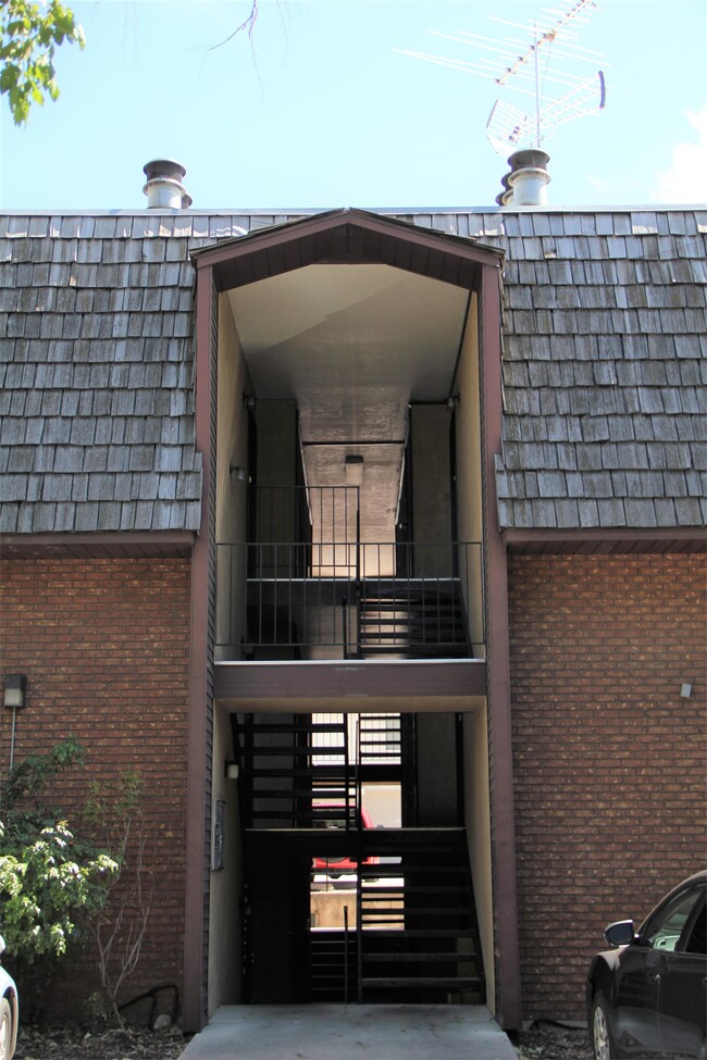 Photo - 747 N 200 E Townhome