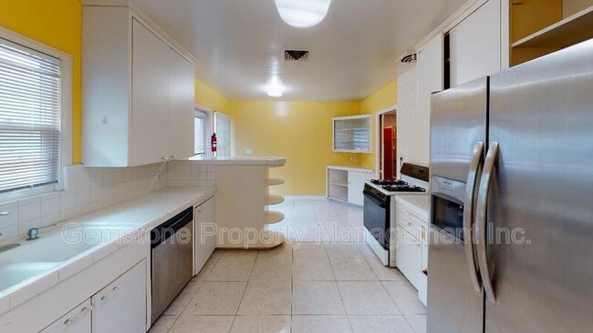 Photo - 4947 63rd St