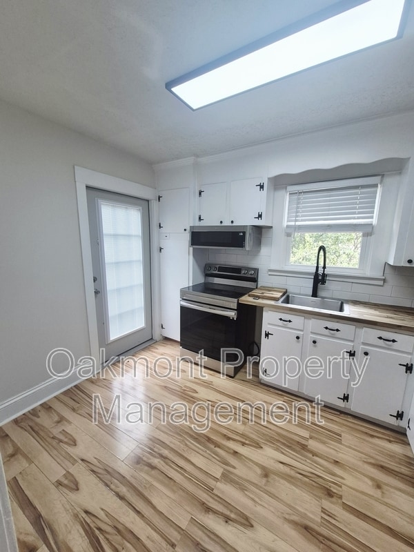 Photo - 110 Phelps Rd