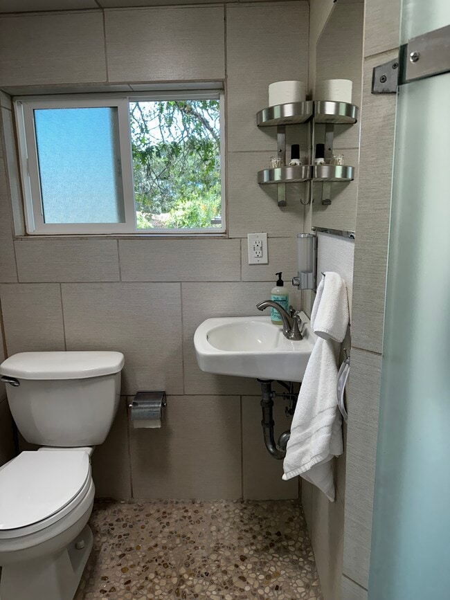 Photo - 977 McFarlane Ave Unit A