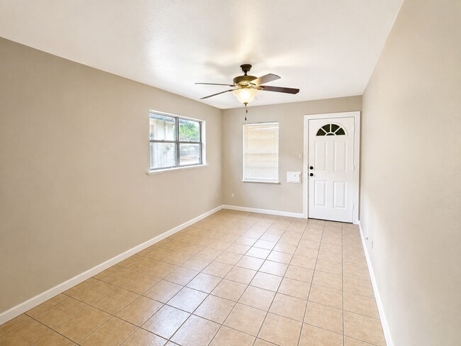 Photo - 2401 Hadley St
