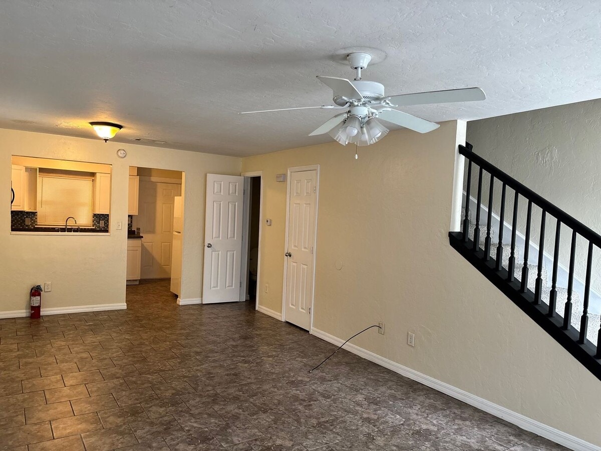 Photo - 6107 SW 11th Pl Apartamento Unidad B