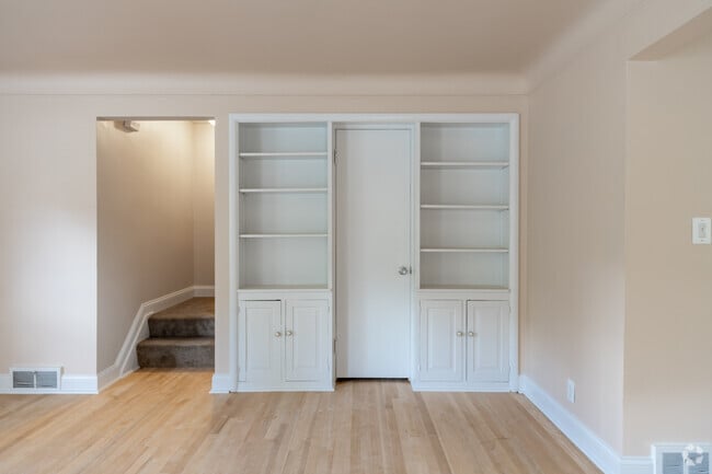 3BR, 1.5BA - 1,200SF - Living Room