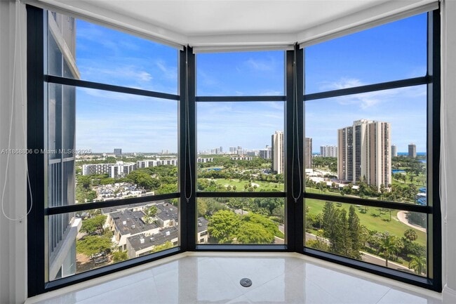 Building Photo - 20100 W Country Club Dr Unit 1703 Rental