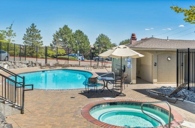 Photo - Freshly Painted Larger End Unit Condo for Rent!