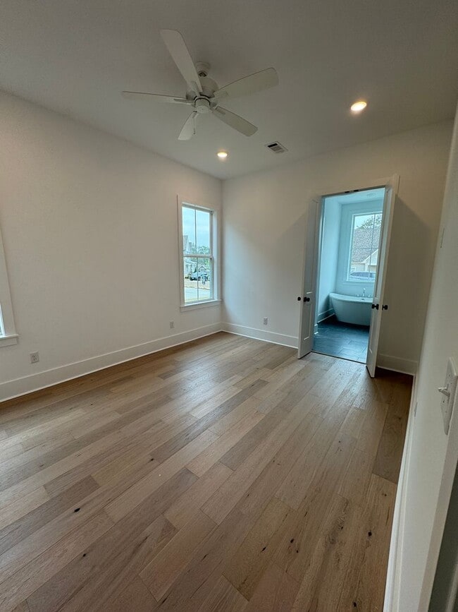 Photo - Belmont 1221