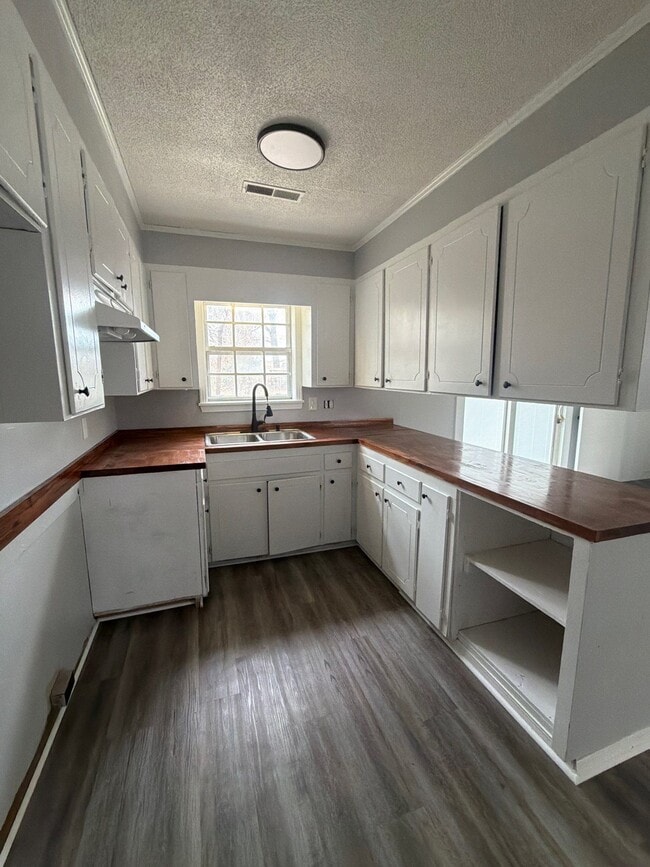 Photo - 1029 Hungerford St