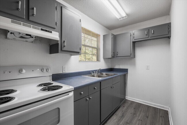 Photo - 851 Maple St