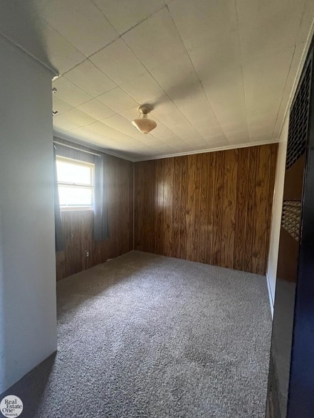 Photo - 9237 N River Rd