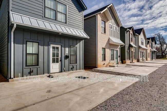 Photo - 610 W 2nd St