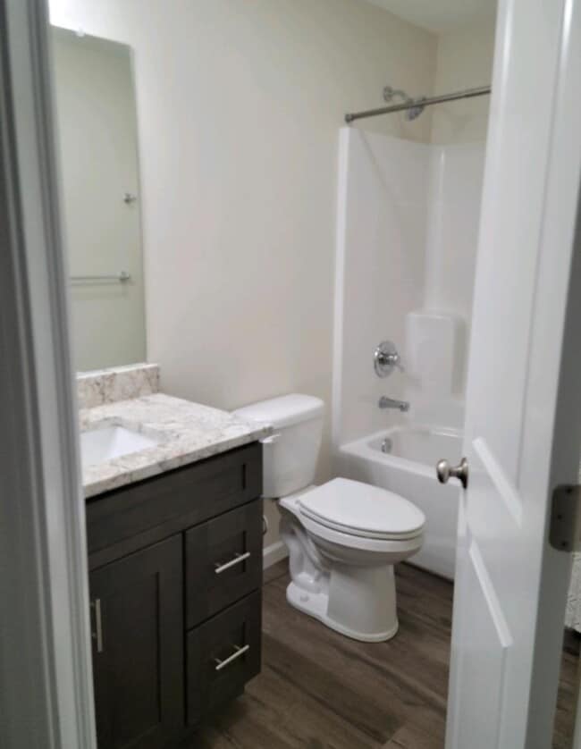 Photo - 905 W Estate Dr
