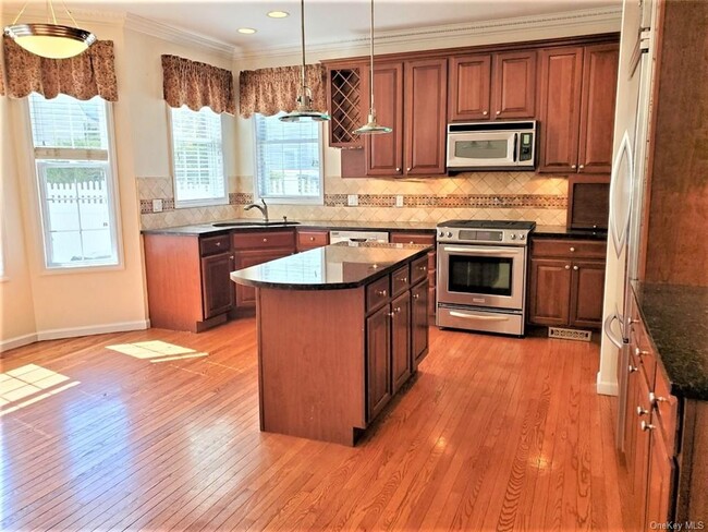 86 Legacy Cir Rental - House Rental in White Plains, NY | ForRent.com