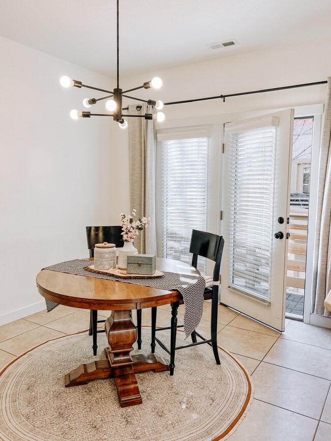 Comida - 3784 W Periwinkle Dr