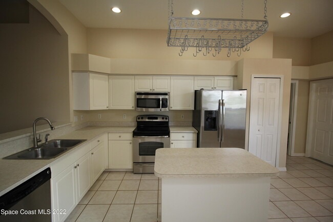 Photo - 4411 Portage Trail