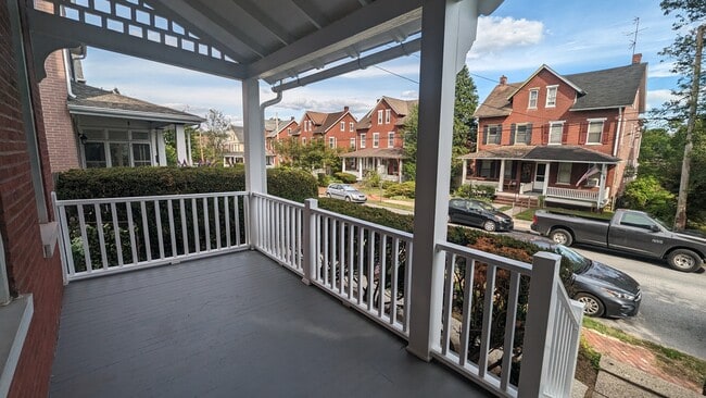 Photo - 321 W Biddle St Unidad 2