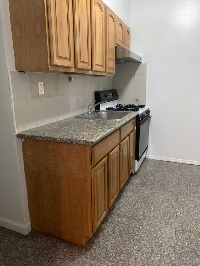 Building Photo - 2663 E 13th St Rental