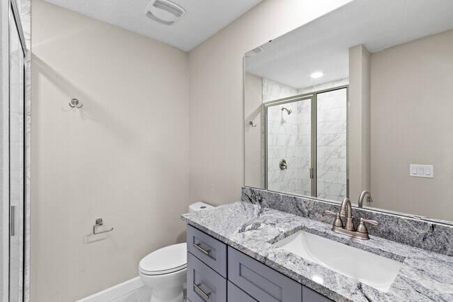 Photo - 923 E Clifford Ave