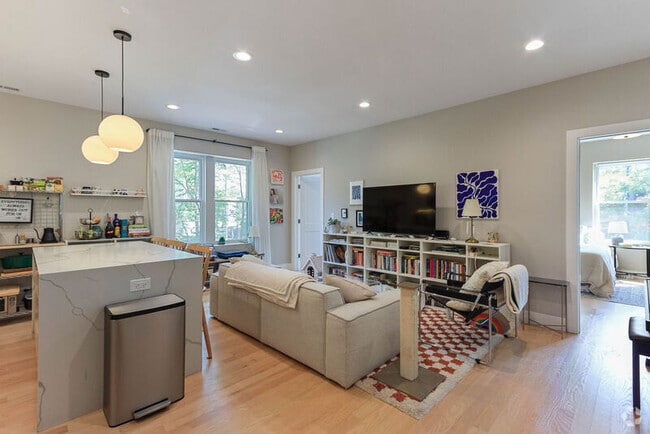 Building Photo - 2901 N Milwaukee Ave Rental