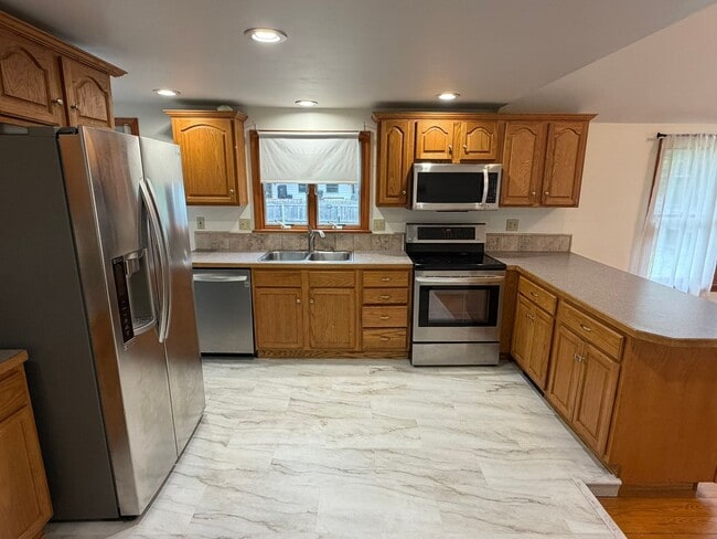 Photo - Beautiful 4 Bed / 2 Bath, Single Family Home. Close to Downtown Northampton!