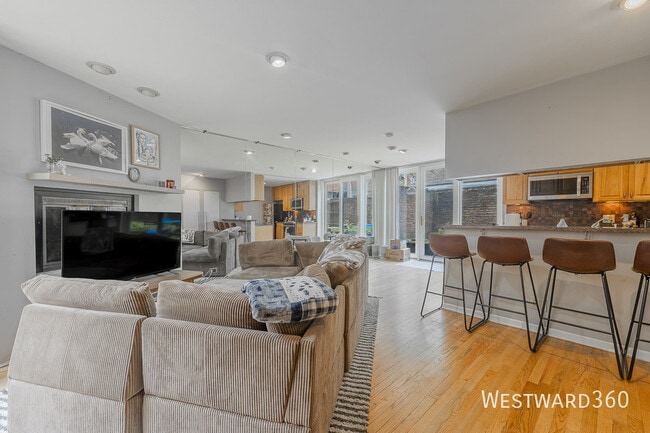 Photo - 740 W Webster Ave