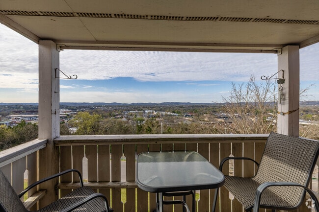 2BR, 1.5BA - 1,000SF - Balcony