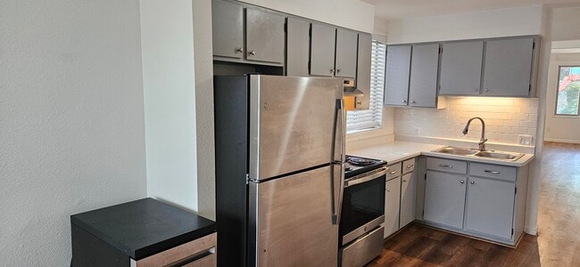 Photo - 917 E 8th Ave