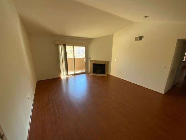 Photo - BLACK MTN AREA CLOSE TO FREEWAY! Large Henderson Condo in Big Horn Community