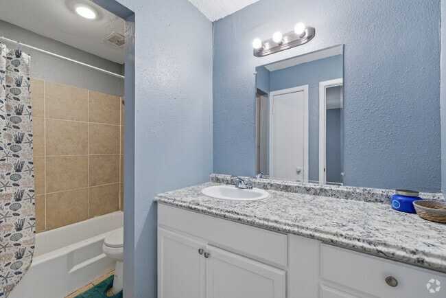 1BR, 1BA - 680SF - Bathroom