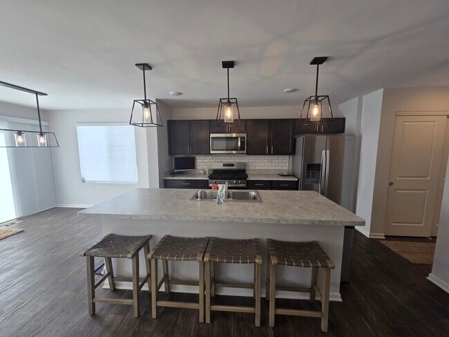 Photo - 719 Wellington Ln