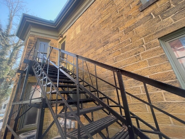 Photo - 166 Hudson Ave Unit 8