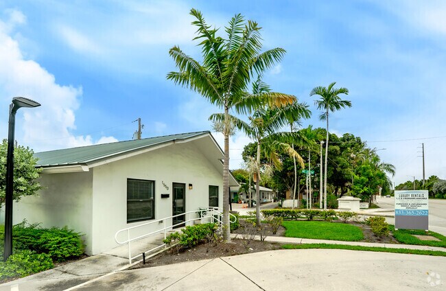 Building Photo - 1550 N Dixie Hwy Rental